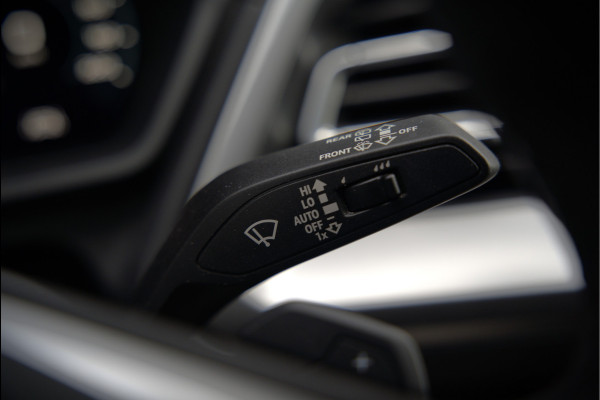 Audi Q4 e-tron 35 Launch edition Advanced 55 kWh | Stoelverwarming | Cruise Control | Navigatie | Apple Carplay | Keyless | Parkeersensoren | RS Seats | Matrix LED | BTW | NAP