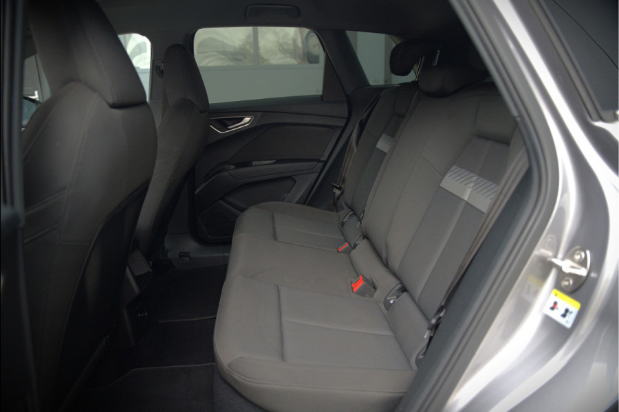 Audi Q4 e-tron 35 Launch edition Advanced 55 kWh | Stoelverwarming | Cruise Control | Navigatie | Apple Carplay | Keyless | Parkeersensoren | RS Seats | Matrix LED | BTW | NAP