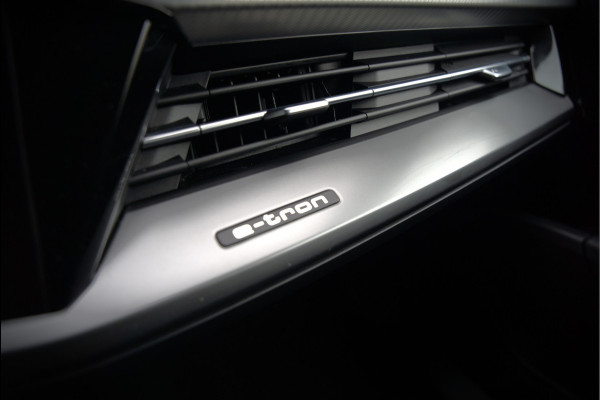 Audi Q4 e-tron 35 Launch edition Advanced 55 kWh | Stoelverwarming | Cruise Control | Navigatie | Apple Carplay | Keyless | Parkeersensoren | RS Seats | Matrix LED | BTW | NAP