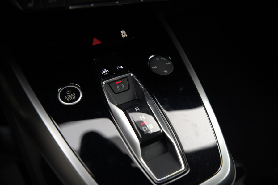 Audi Q4 e-tron 35 Launch edition Advanced 55 kWh | Stoelverwarming | Cruise Control | Navigatie | Apple Carplay | Keyless | Parkeersensoren | RS Seats | Matrix LED | BTW | NAP