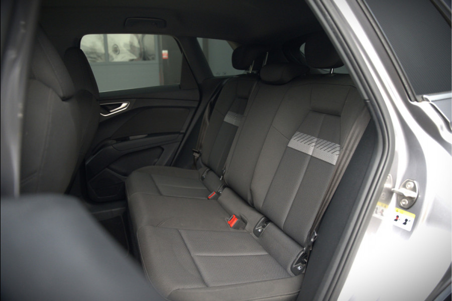Audi Q4 e-tron 35 Launch edition Advanced 55 kWh | Stoelverwarming | Cruise Control | Navigatie | Apple Carplay | Keyless | Parkeersensoren | RS Seats | Matrix LED | BTW | NAP