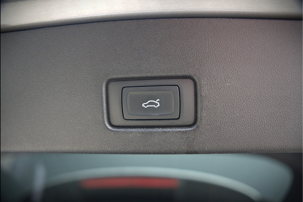 Audi Q4 e-tron 35 Launch edition Advanced 55 kWh | Stoelverwarming | Cruise Control | Navigatie | Apple Carplay | Keyless | Parkeersensoren | RS Seats | Matrix LED | BTW | NAP