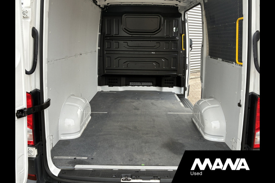 Volkswagen Crafter 2.0TDI 140PK L3H2 Automaat LED Standkachel Cruise Carplay Trekhaak Stoelverwarming Stuurwielverwarming