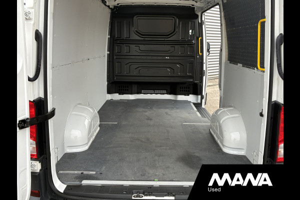 Volkswagen Crafter 2.0TDI 140PK L3H2 Automaat LED Standkachel Cruise Carplay Trekhaak Stoelverwarming Stuurwielverwarming