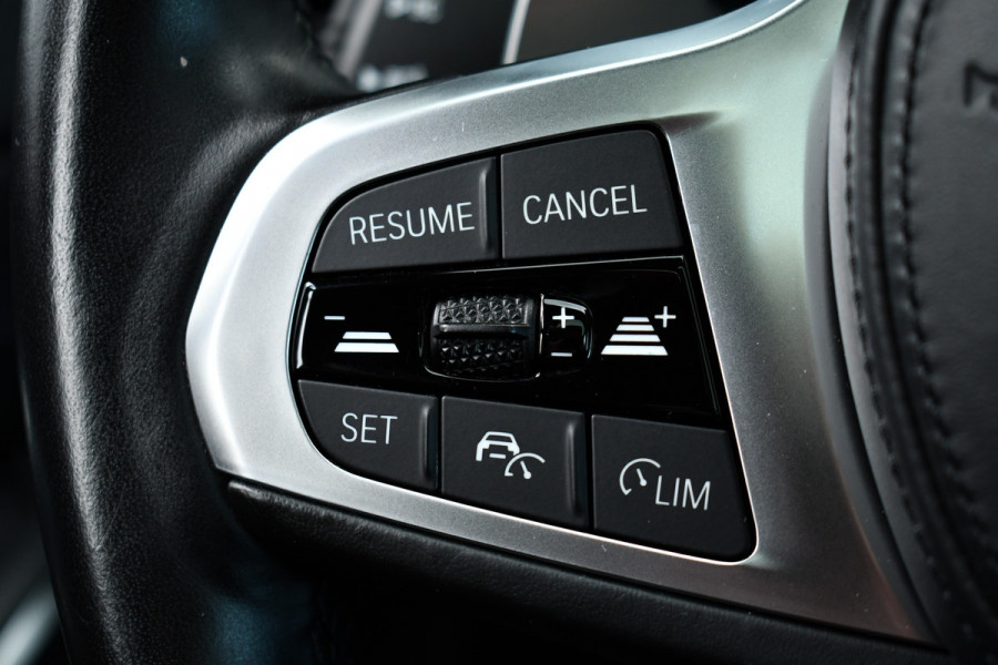 BMW 3-serie 330e xDrive M-Sport Pro Pano M-zetels ACC HUD 19inch El-klep