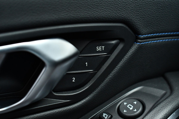 BMW 3-serie 330e xDrive M-Sport Pro Pano M-zetels ACC HUD 19inch El-klep