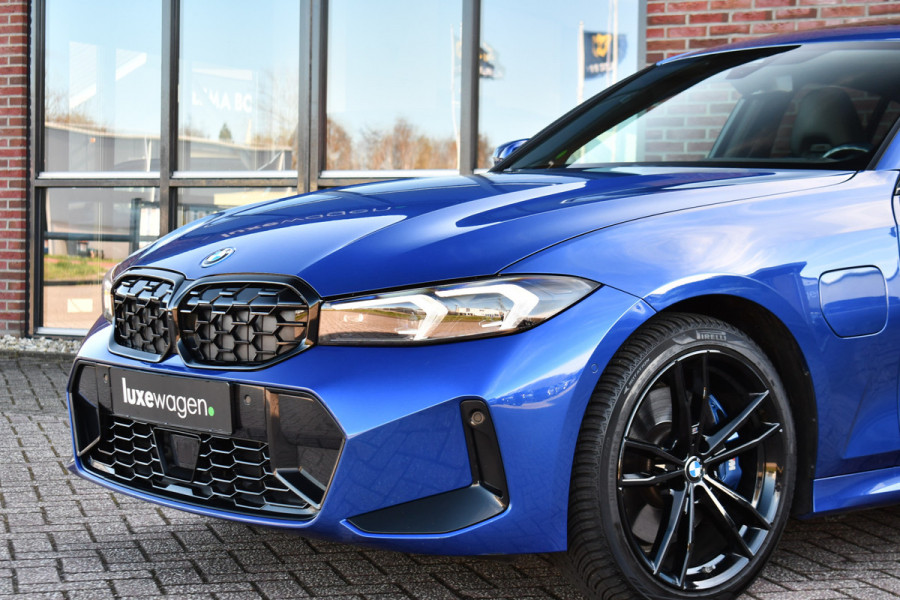 BMW 3-serie 330e xDrive M-Sport Pro Pano M-zetels ACC HUD 19inch El-klep