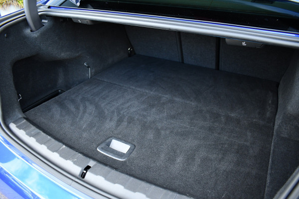 BMW 3-serie 330e xDrive M-Sport Pro Pano M-zetels ACC HUD 19inch El-klep