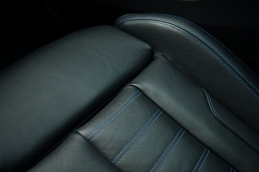 BMW 3-serie 330e xDrive M-Sport Pro Pano M-zetels ACC HUD 19inch El-klep