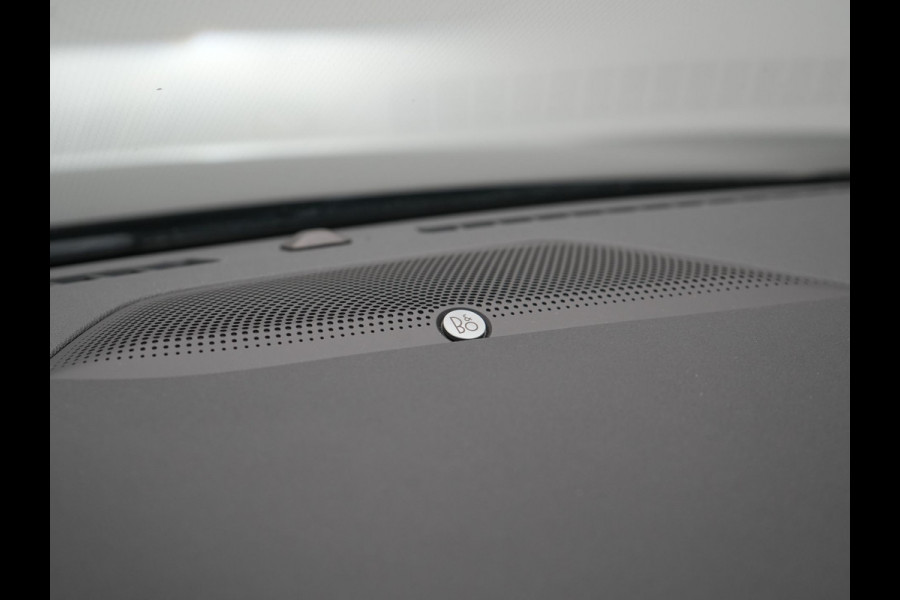 Ford Kuga 2.5 ST-Line X PHEV 225pk Dealer O.H. | Trekhaak Af Fabriek | Panodak | Adaptive Cruise | Head Up | 360 Camera | Bang & Olufsen | Alcantara Sportstoelen & Stuur Verwarmd | Keyless | Blis | Navigatie | DAB | Plug In Hybrid |