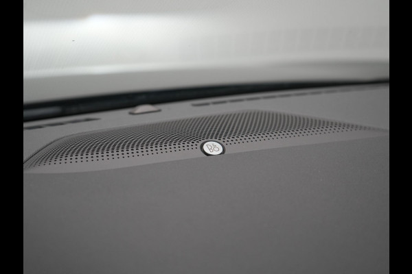 Ford Kuga 2.5 ST-Line X PHEV 225pk Dealer O.H. | Trekhaak Af Fabriek | Panodak | Adaptive Cruise | Head Up | 360 Camera | Bang & Olufsen | Alcantara Sportstoelen & Stuur Verwarmd | Keyless | Blis | Navigatie | DAB | Plug In Hybrid |