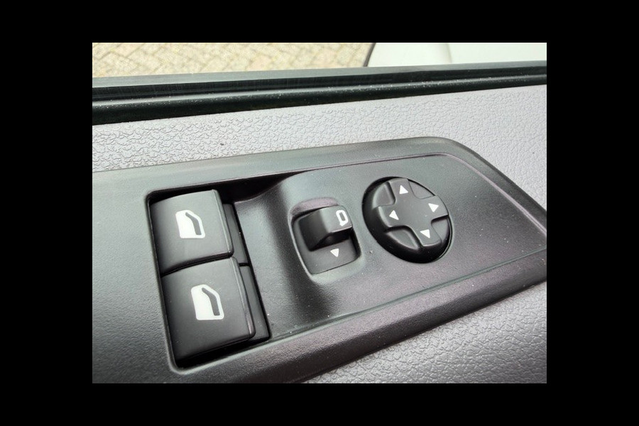 Toyota ProAce Worker 1.5 D-4D Cool Comfort AIRCO I PDC I 3-ZITS I LEDER INTERIEUR I ELEKTRISCHE RAMEN EN SPIEGELS