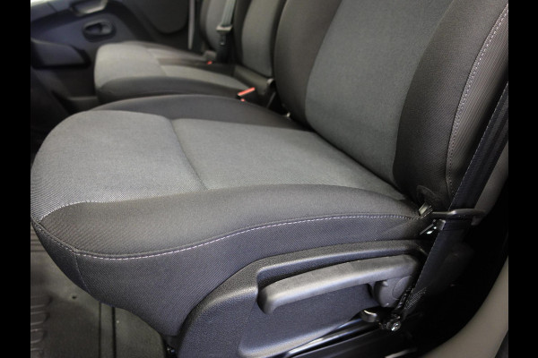 Renault Master T33 2.3 dCi 135PK L2H2 BPM VRIJ! Airco Cruise control Parkeersensoren Navigatie Trekhaak