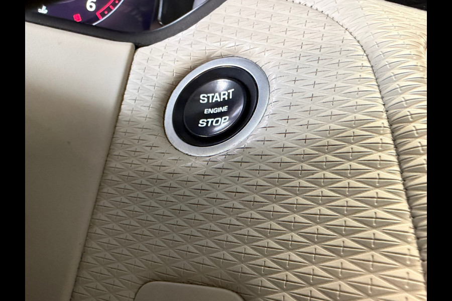 Land Rover Range Rover Velar 3.0 V6 AWD R-Dynamic SE AUT. PANORAMADAK NAVIGATIE PDC LEDER MEMORY KEYLESS-GO CAMERA