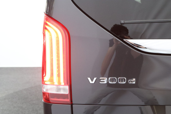 Mercedes-Benz V-Klasse 300d 237 PK 4-MATIC Extra Lang DC Avantgarde Edition AMG-Pakket, Trekhaak, Burmester, 360 Camera, Adap. Cruise