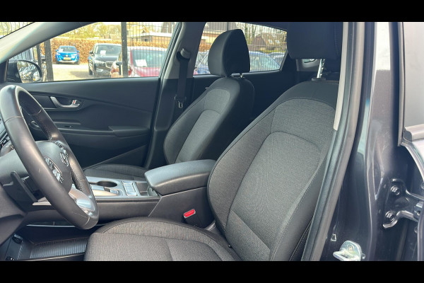 Hyundai Kona EV Fashion 64 kWh | SOH: 96,3%| Facelift | 3 Fase | Warmtepomp | Navi | HUD | Adaptive CC | Camera |