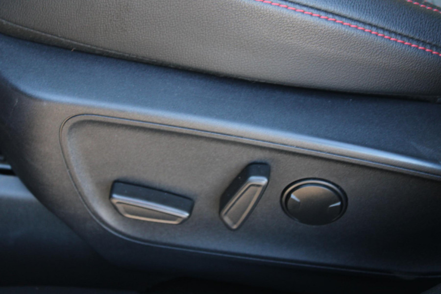 Ford Kuga 2.5 PHEV ST-Line X | Winterpack | Adaptieve Cruise Control | 19 Inch Lichtmetalen Velgen | B & O Sound | Electrische Achterklep