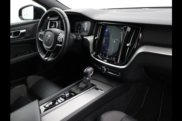 Volvo V60 2.0 T4 190 PK R-DESIGN + PANORAMADAK | WEGKL. TREKHAAK | STUURVERW. | ADAPTIVE CRUISE CONTROL