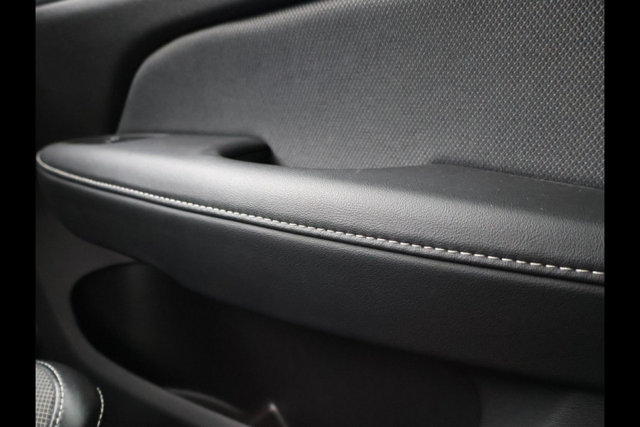 Volvo V60 2.0 T4 190 PK R-DESIGN + PANORAMADAK | WEGKL. TREKHAAK | STUURVERW. | ADAPTIVE CRUISE CONTROL