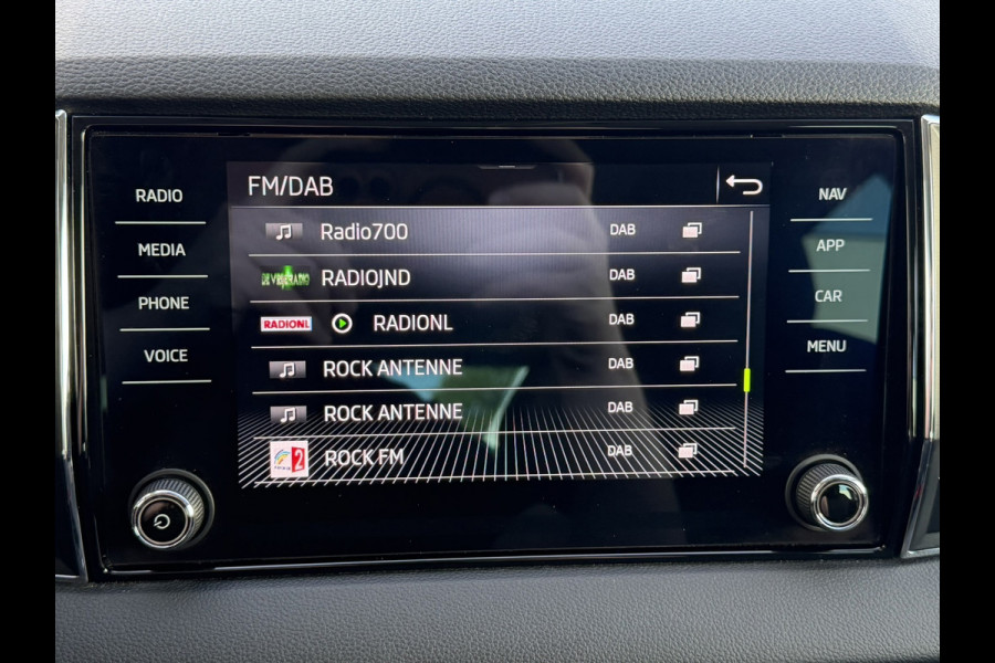 Škoda Karoq 1.5 TSI ACT Automaat Digital dash Carplay 360 Camera Cruise Navigatie Stoel-Stuur Verwarming Elek-A klep