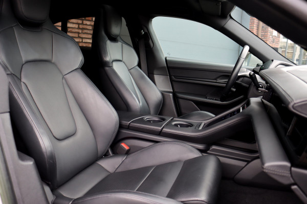 Porsche Taycan Sport Turismo 79 kWh | Achterasbesturing | Luchtvering | Sport-Chrono | ACC | Panoramadak | 18-wegs | BOSE |  Memory | Surround Camera | Verwarmd Stuurwiel |