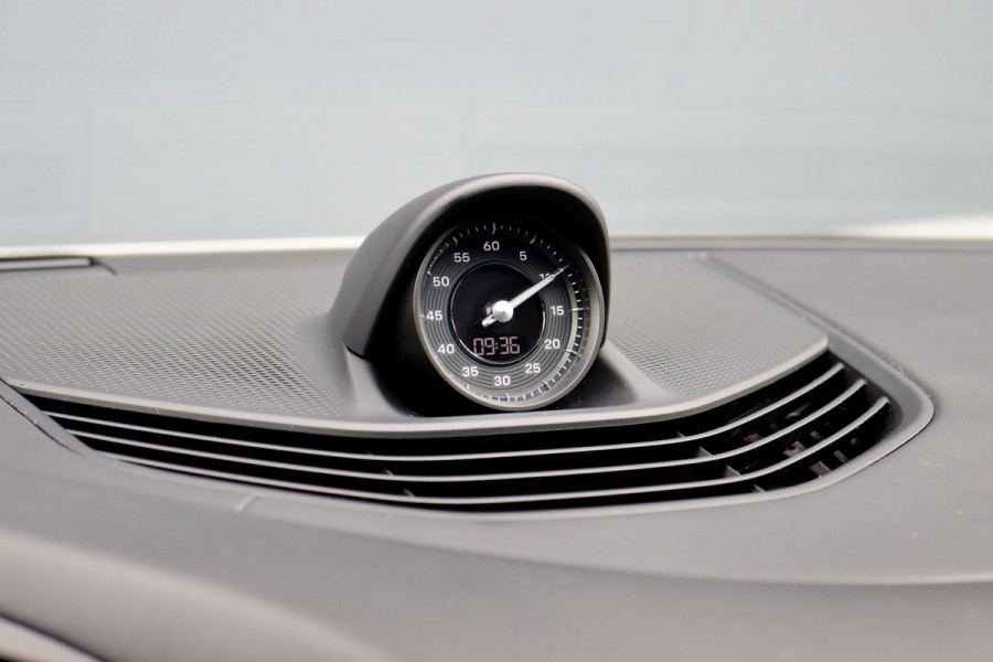 Porsche Taycan Sport Turismo 79 kWh | Achterasbesturing | Luchtvering | Sport-Chrono | ACC | Panoramadak | 18-wegs | BOSE |  Memory | Surround Camera | Verwarmd Stuurwiel |