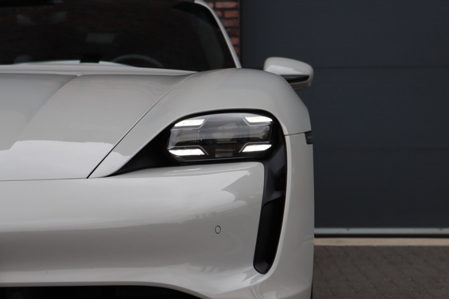Porsche Taycan Sport Turismo 79 kWh | Achterasbesturing | Luchtvering | Sport-Chrono | ACC | Panoramadak | 18-wegs | BOSE |  Memory | Surround Camera | Verwarmd Stuurwiel |