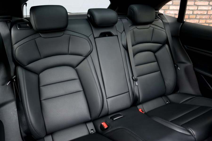Porsche Taycan Sport Turismo 79 kWh | Achterasbesturing | Luchtvering | Sport-Chrono | ACC | Panoramadak | 18-wegs | BOSE |  Memory | Surround Camera | Verwarmd Stuurwiel |