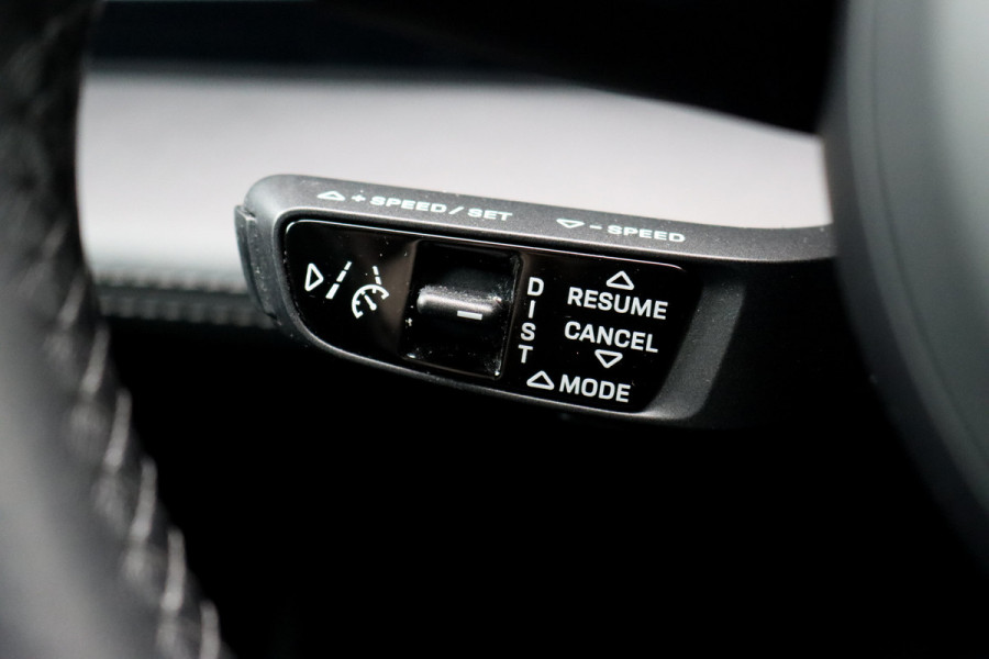 Porsche Taycan Sport Turismo 79 kWh | Achterasbesturing | Luchtvering | Sport-Chrono | ACC | Panoramadak | 18-wegs | BOSE |  Memory | Surround Camera | Verwarmd Stuurwiel |