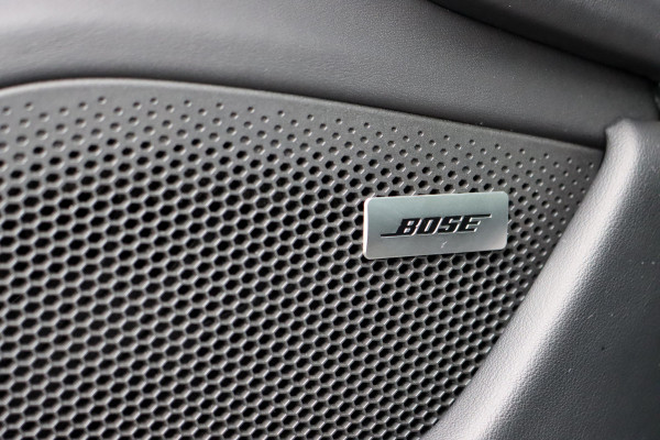 Porsche Taycan Sport Turismo 79 kWh | Achterasbesturing | Luchtvering | Sport-Chrono | ACC | Panoramadak | 18-wegs | BOSE |  Memory | Surround Camera | Verwarmd Stuurwiel |