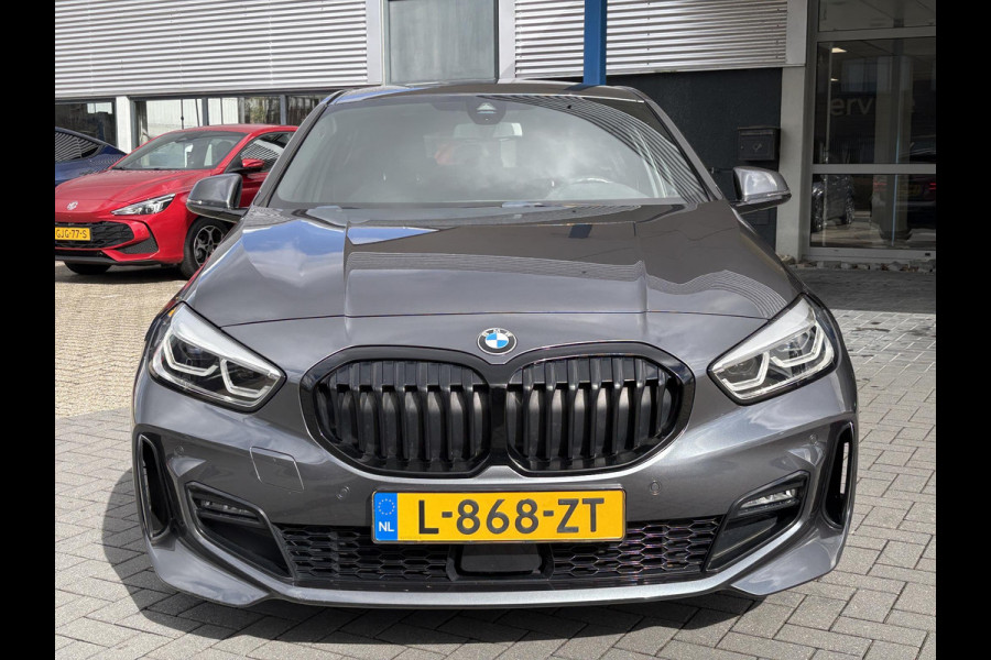 BMW 1-serie 118i Business Edition Plus 136pk Automaat | M Pakket | Navi | Stoelverwarming | PDC |