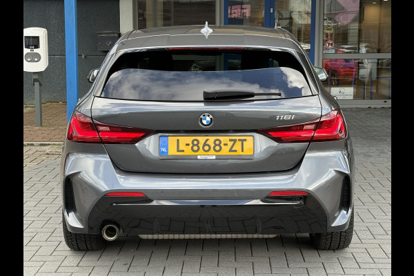 BMW 1-serie 118i Business Edition Plus 136pk Automaat | M Pakket | Navi | Stoelverwarming | PDC |