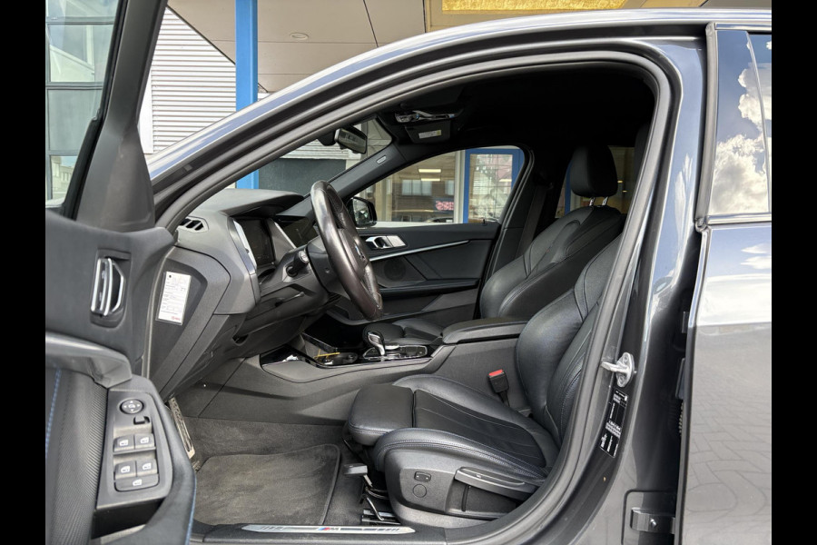 BMW 1-serie 118i Business Edition Plus 136pk Automaat | M Pakket | Navi | Stoelverwarming | PDC |