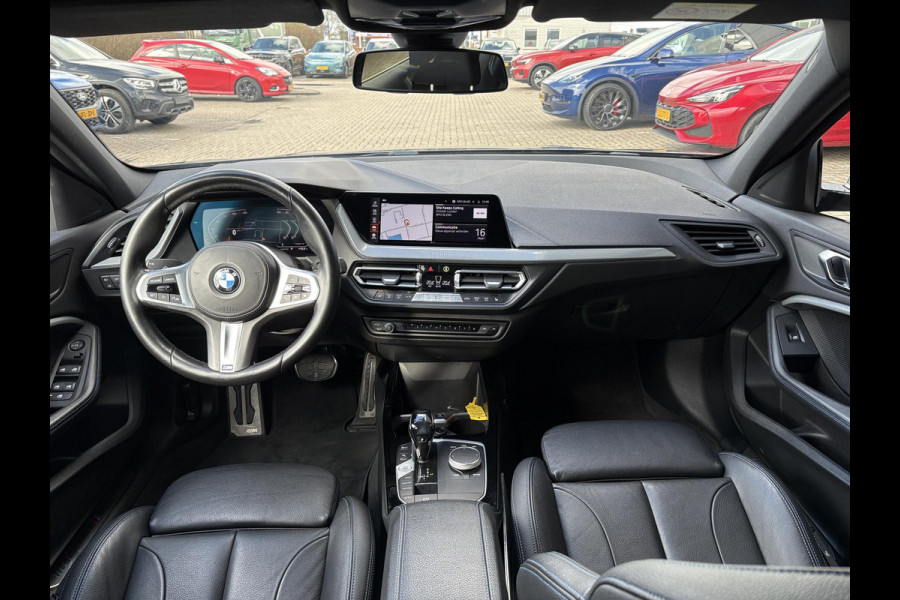 BMW 1-serie 118i Business Edition Plus 136pk Automaat | M Pakket | Navi | Stoelverwarming | PDC |