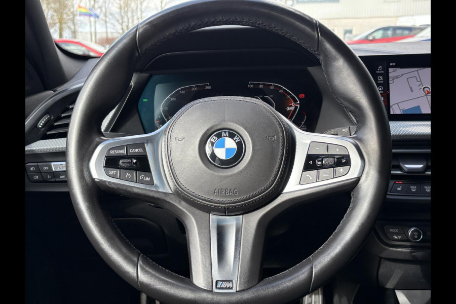 BMW 1-serie 118i Business Edition Plus 136pk Automaat | M Pakket | Navi | Stoelverwarming | PDC |