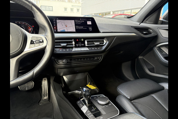 BMW 1-serie 118i Business Edition Plus 136pk Automaat | M Pakket | Navi | Stoelverwarming | PDC |