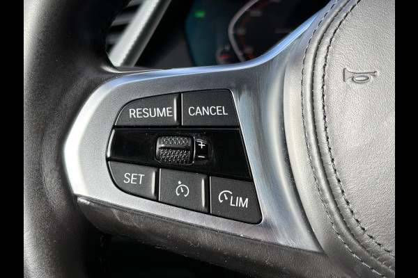 BMW 1-serie 118i Business Edition Plus 136pk Automaat | M Pakket | Navi | Stoelverwarming | PDC |