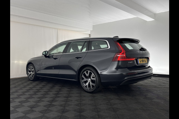 Volvo V60 2.0 D3 Momentum Aut. *PANO | HEAD-UP | LEATHER | FULL-LED | KEYLESS | BLINDSPOT | CAMERA | DAB | DIGI-COCKPIT | NAVI-FULLMAP | ECC | PDC | CRUISE | 17''ALU | TOWBAR*