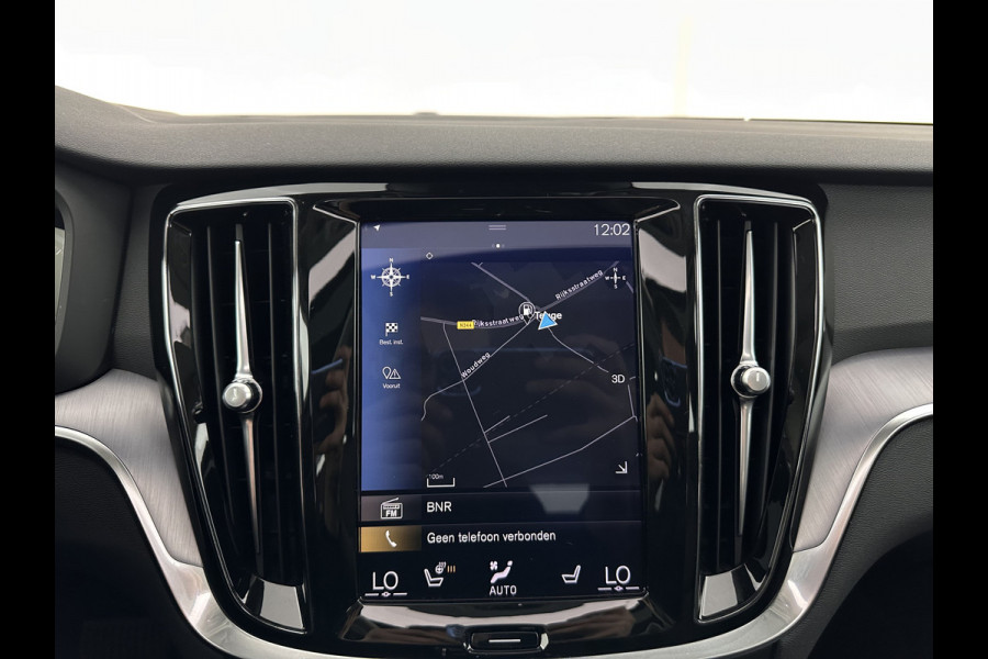 Volvo V60 2.0 D3 Momentum Aut. *PANO | HEAD-UP | LEATHER | FULL-LED | KEYLESS | BLINDSPOT | CAMERA | DAB | DIGI-COCKPIT | NAVI-FULLMAP | ECC | PDC | CRUISE | 17''ALU | TOWBAR*