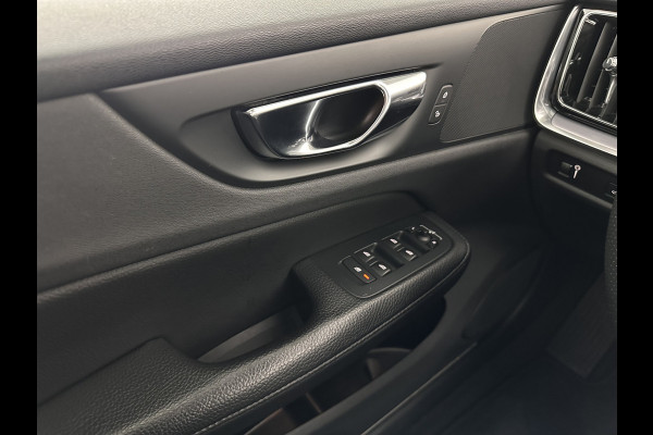 Volvo V60 2.0 D3 Momentum Aut. *PANO | HEAD-UP | LEATHER | FULL-LED | KEYLESS | BLINDSPOT | CAMERA | DAB | DIGI-COCKPIT | NAVI-FULLMAP | ECC | PDC | CRUISE | 17''ALU | TOWBAR*