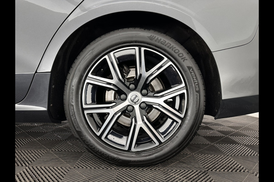 Volvo V60 2.0 D3 Momentum Aut. *PANO | HEAD-UP | LEATHER | FULL-LED | KEYLESS | BLINDSPOT | CAMERA | DAB | DIGI-COCKPIT | NAVI-FULLMAP | ECC | PDC | CRUISE | 17''ALU | TOWBAR*