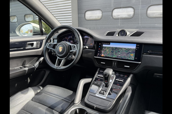 Porsche Cayenne Coupé 3.0 E-Hybrid | Sport Chrono | 360* Camera | Panoramadak | Luchtvering | Bose | DAB | Lane Assist | Privacy Glass |