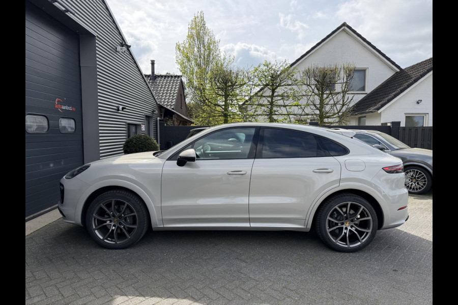 Porsche Cayenne Coupé 3.0 E-Hybrid | Sport Chrono | 360* Camera | Panoramadak | Luchtvering | Bose | DAB | Lane Assist | Privacy Glass |