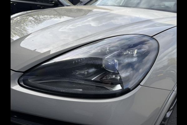 Porsche Cayenne Coupé 3.0 E-Hybrid | Sport Chrono | 360* Camera | Panoramadak | Luchtvering | Bose | DAB | Lane Assist | Privacy Glass |