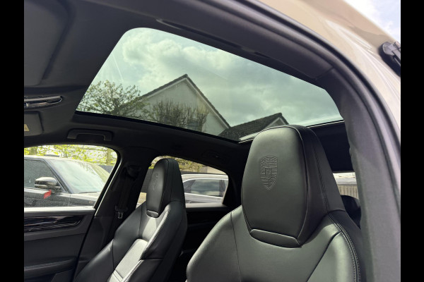 Porsche Cayenne Coupé 3.0 E-Hybrid | Sport Chrono | 360* Camera | Panoramadak | Luchtvering | Bose | DAB | Lane Assist | Privacy Glass |