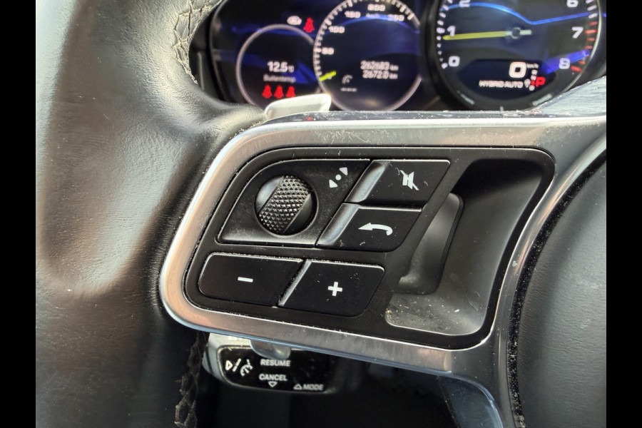 Porsche Cayenne Coupé 3.0 E-Hybrid | Sport Chrono | 360* Camera | Panoramadak | Luchtvering | Bose | DAB | Lane Assist | Privacy Glass |