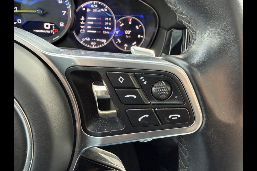 Porsche Cayenne Coupé 3.0 E-Hybrid | Sport Chrono | 360* Camera | Panoramadak | Luchtvering | Bose | DAB | Lane Assist | Privacy Glass |