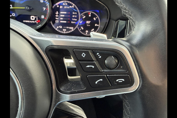 Porsche Cayenne Coupé 3.0 E-Hybrid | Sport Chrono | 360* Camera | Panoramadak | Luchtvering | Bose | DAB | Lane Assist | Privacy Glass |