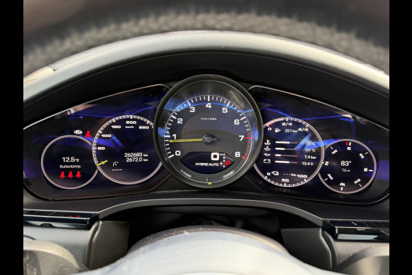 Porsche Cayenne Coupé 3.0 E-Hybrid | Sport Chrono | 360* Camera | Panoramadak | Luchtvering | Bose | DAB | Lane Assist | Privacy Glass |