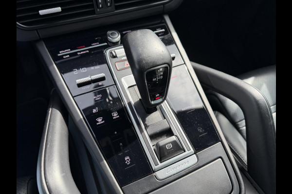 Porsche Cayenne Coupé 3.0 E-Hybrid | Sport Chrono | 360* Camera | Panoramadak | Luchtvering | Bose | DAB | Lane Assist | Privacy Glass |